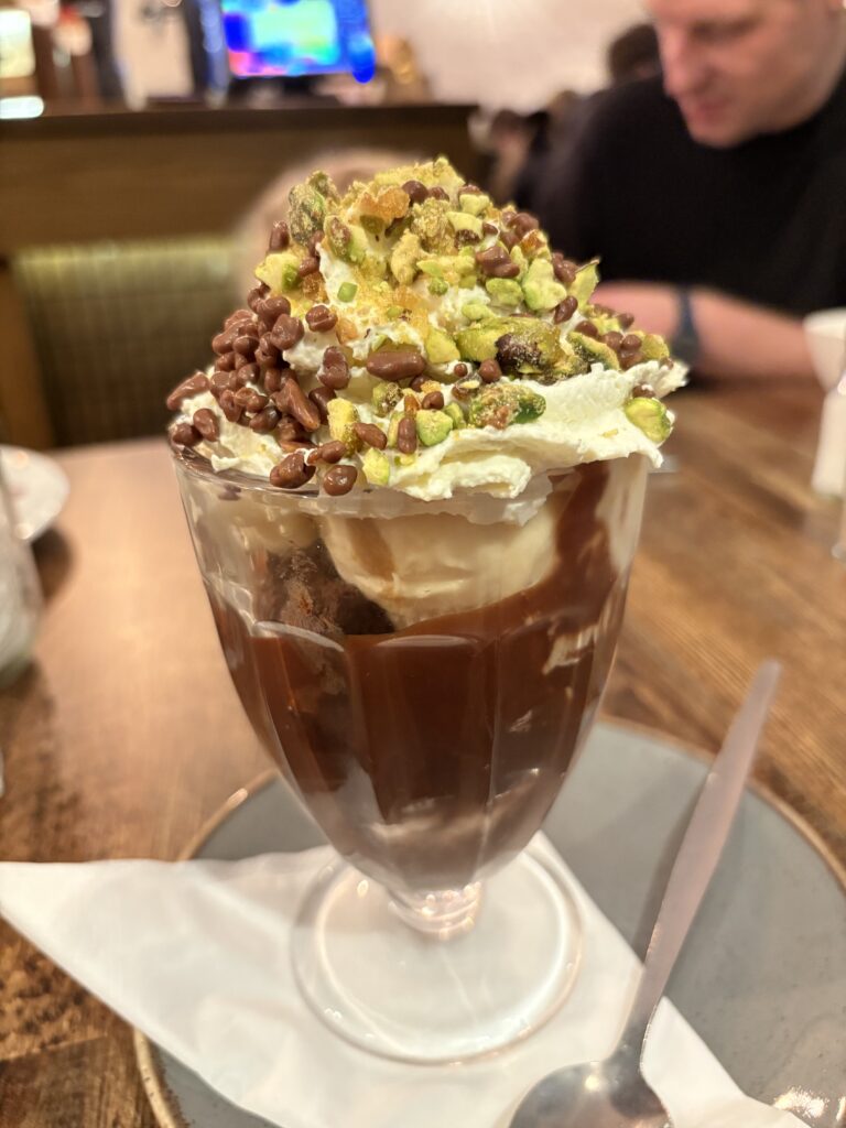 Ice-cream sundae