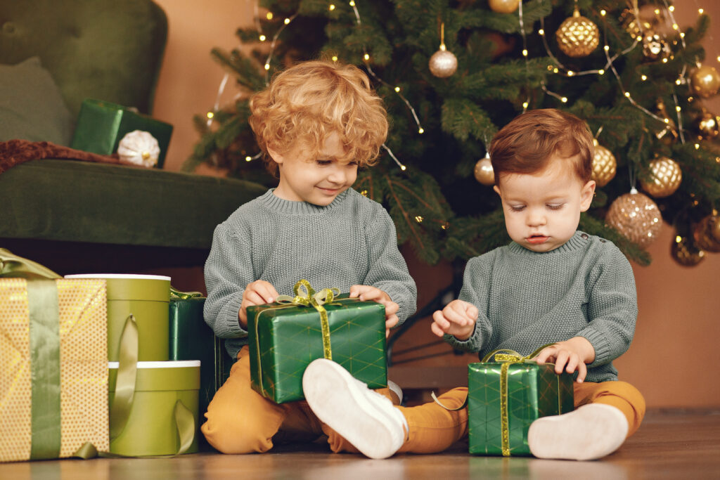 Toddlers with green Christmas gifts